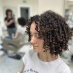 Šetrná bio trvalá na středně dlouhé vlasy pro pevné kudrliny.